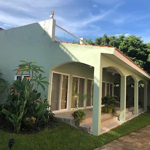 Bed & Breakfast Beach House Luxury Vacation - Paradise Has 2 Private Master Suites Ocean & Garden View